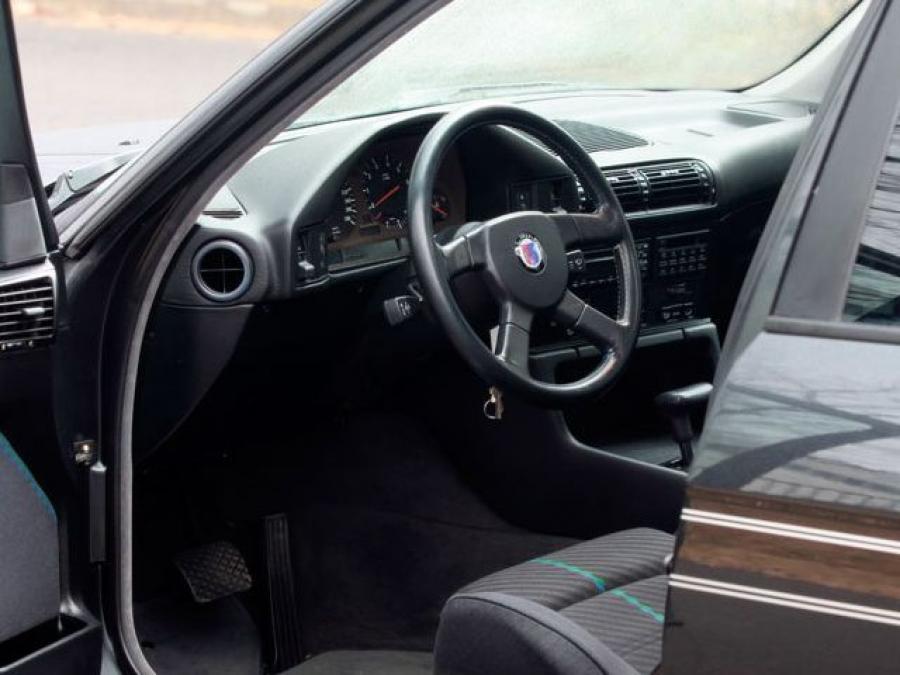 Интерьер Alpina B10 3.5/1 (E34) 1988 года  (фото 2 из 15)